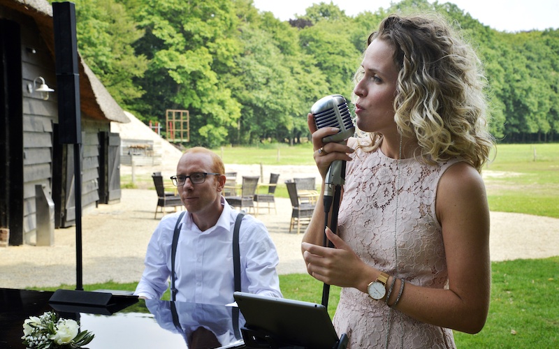 Live achtergrondmuziek duo zangeres met pianist Luizter