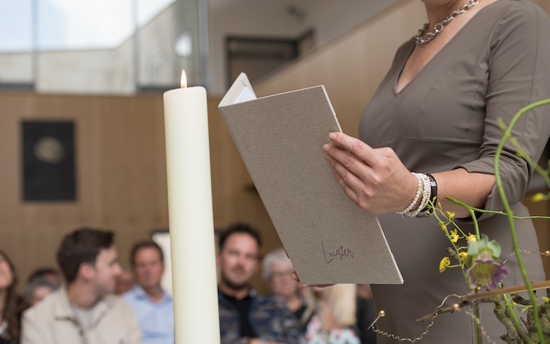 Uitvaartspreker Luizter levensverhaal met muziek uitvaart