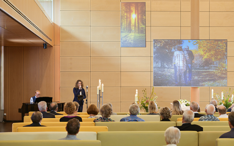 Uitvaart met live muziek en uitvaartspreker van Luizter