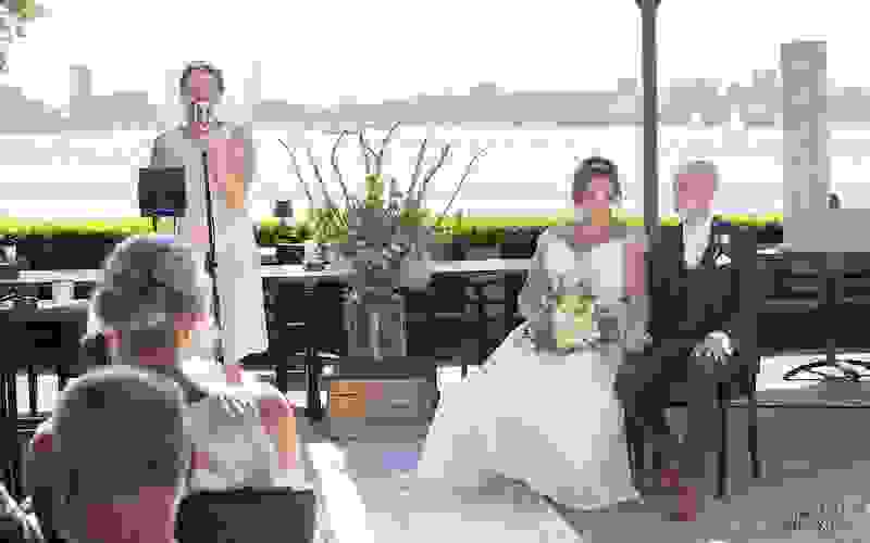 Zingende trouwambtenaar bruiloft Rotterdam