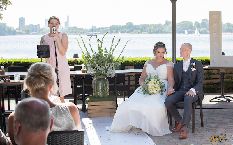 Zingende trouwambtenaar bruiloft Rotterdam